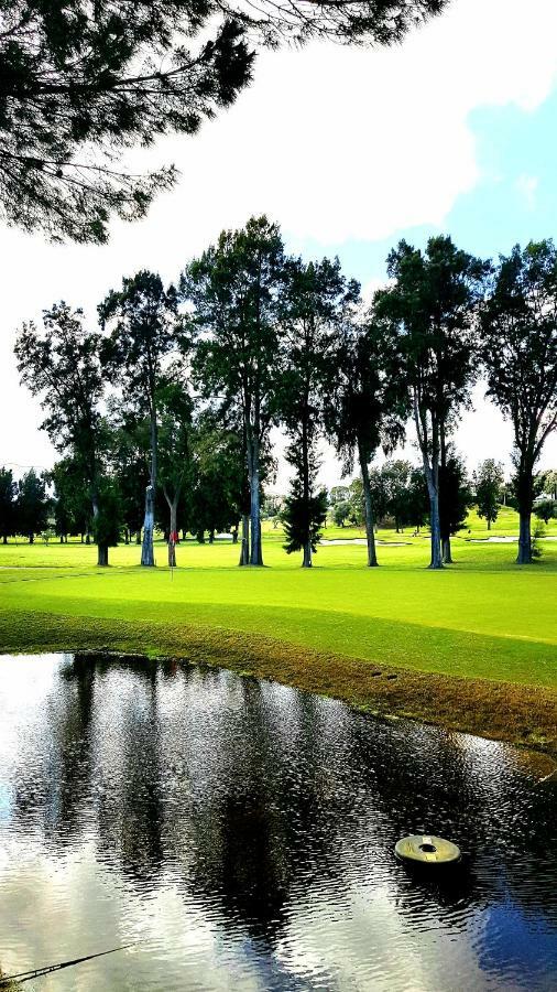 Apartamento Con Vistas Al Campo De Golf Y Piscina Apartman Fuengirola Kültér fotó